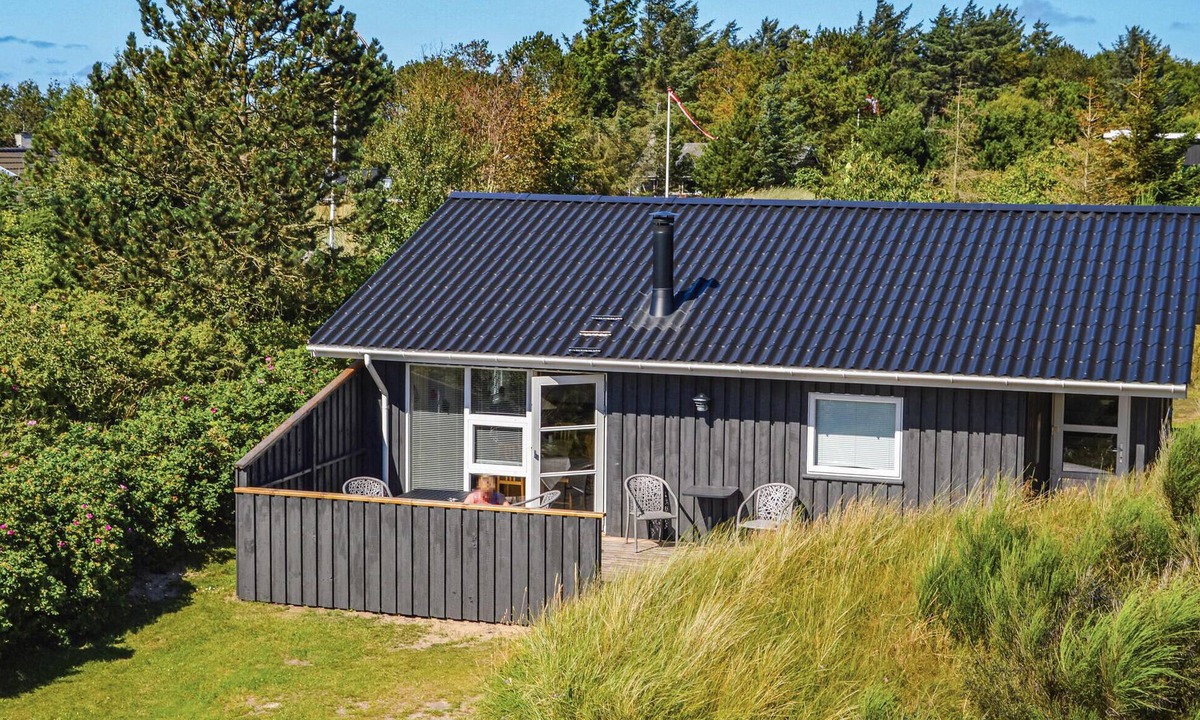 Blokhus House | Gorgeous home in Blokhus with kitchen