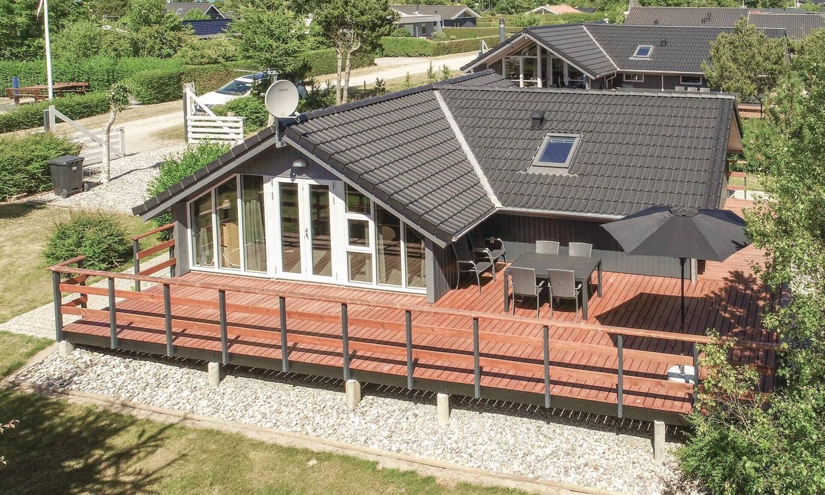 Skastrup Strand House | Gorgeous home in Bogense with WiFi
