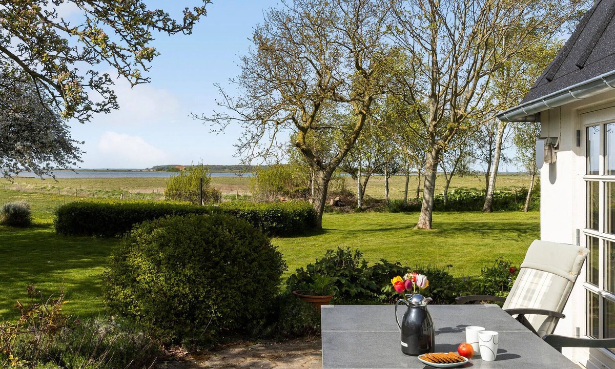 Bogense House | Gorgeous home in Bogense with kitchen