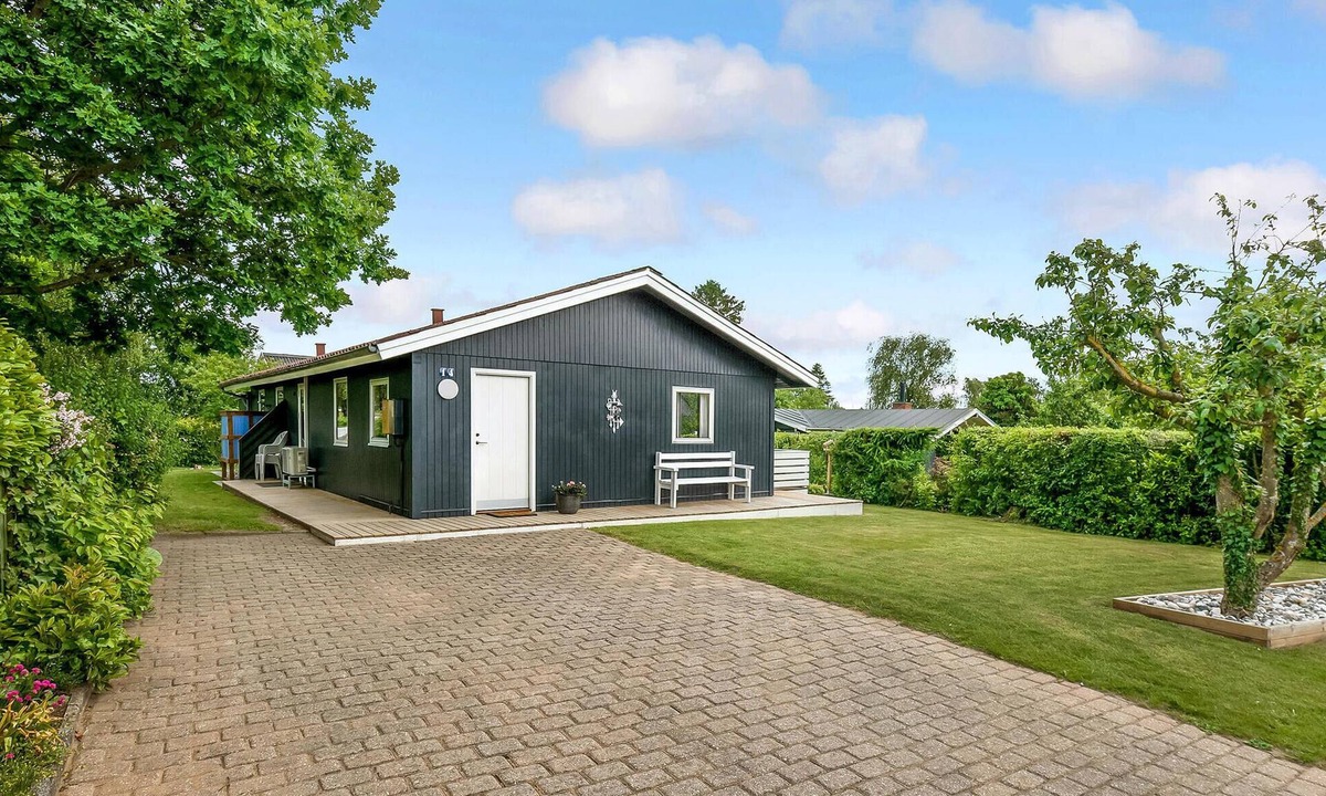 Hvidbjerg Strand House | Gorgeous home in Børkop with kitchen