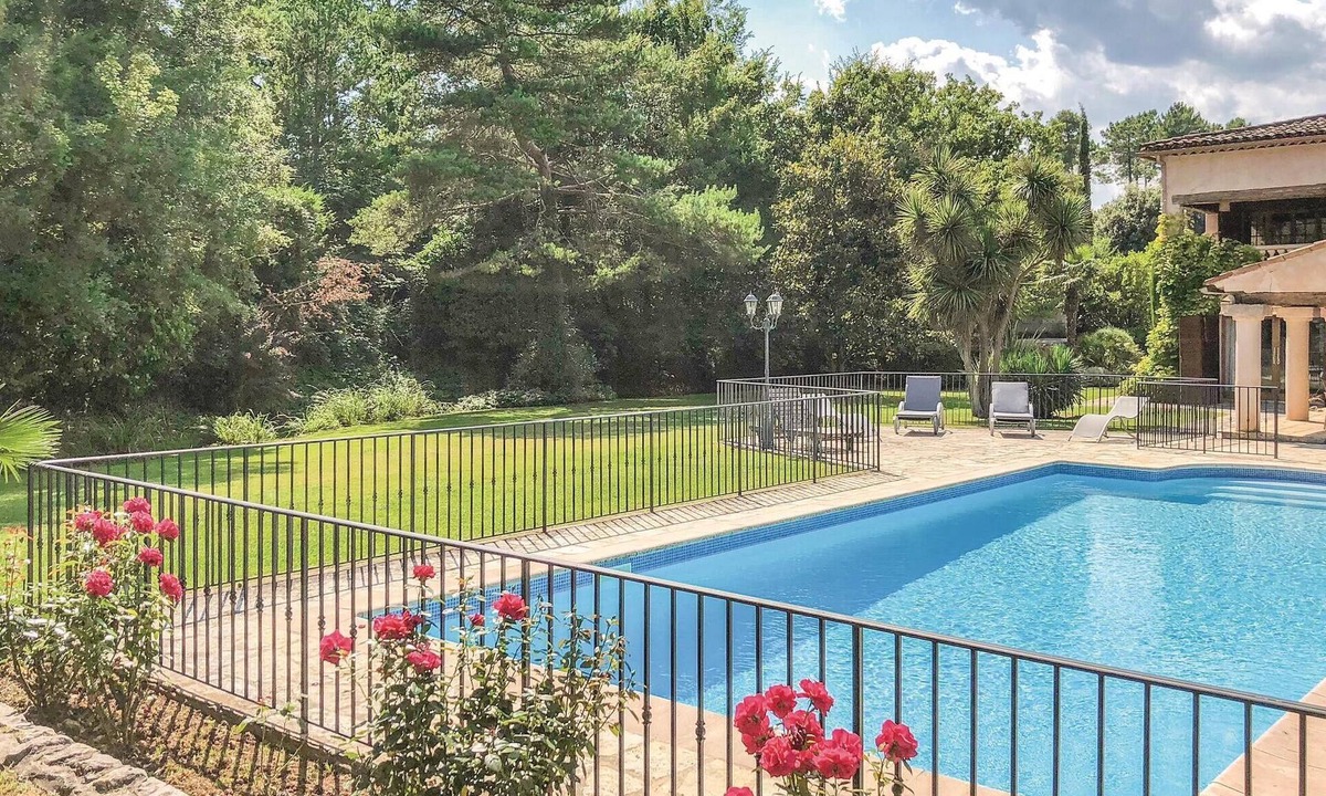 Callian House | Gorgeous home in Callian with kitchen