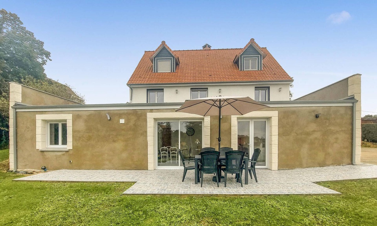 Carly House | Gorgeous home in Carly with WiFi