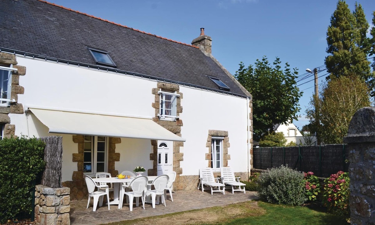 Carnac House | Gorgeous home in Carnac with kitchen