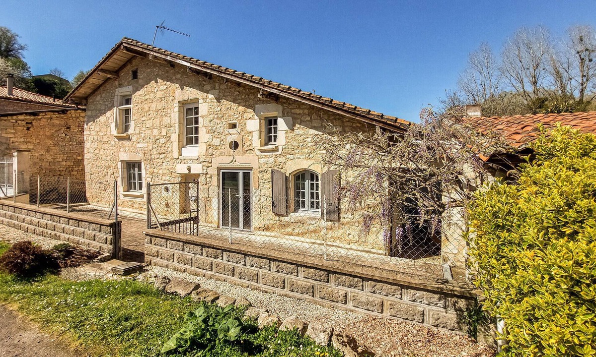 Cellefrouin House | Gorgeous home in Cellefrouin with WiFi