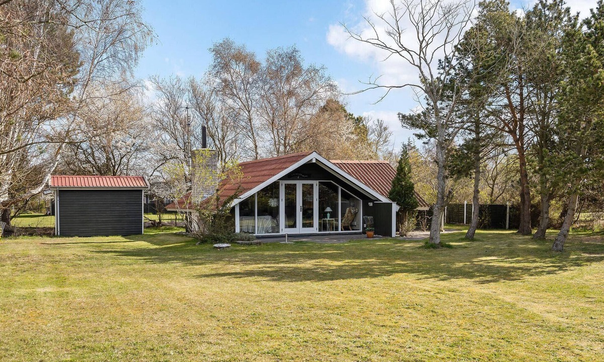 Dannemare House | Gorgeous home in Dannemare with kitchen