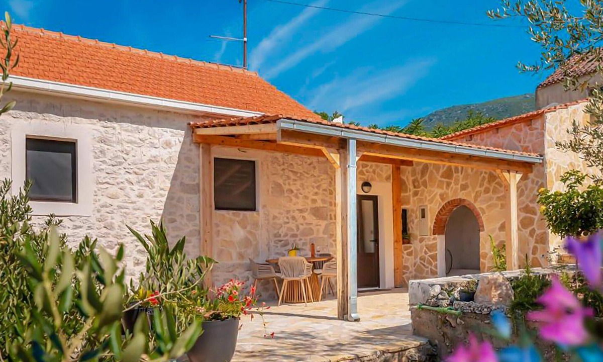 Ploce House | Gorgeous home in Desne with WiFi