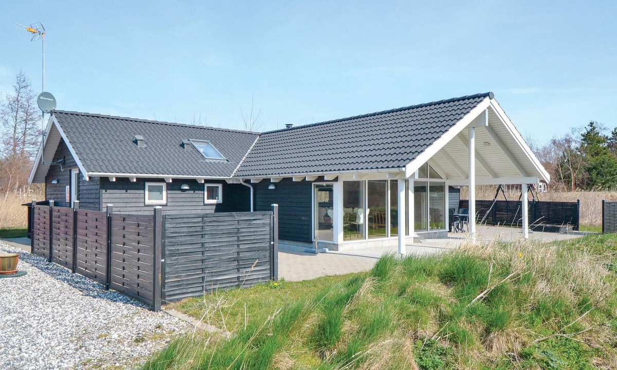Elsegarde Strand House | Gorgeous home in Ebeltoft with sauna