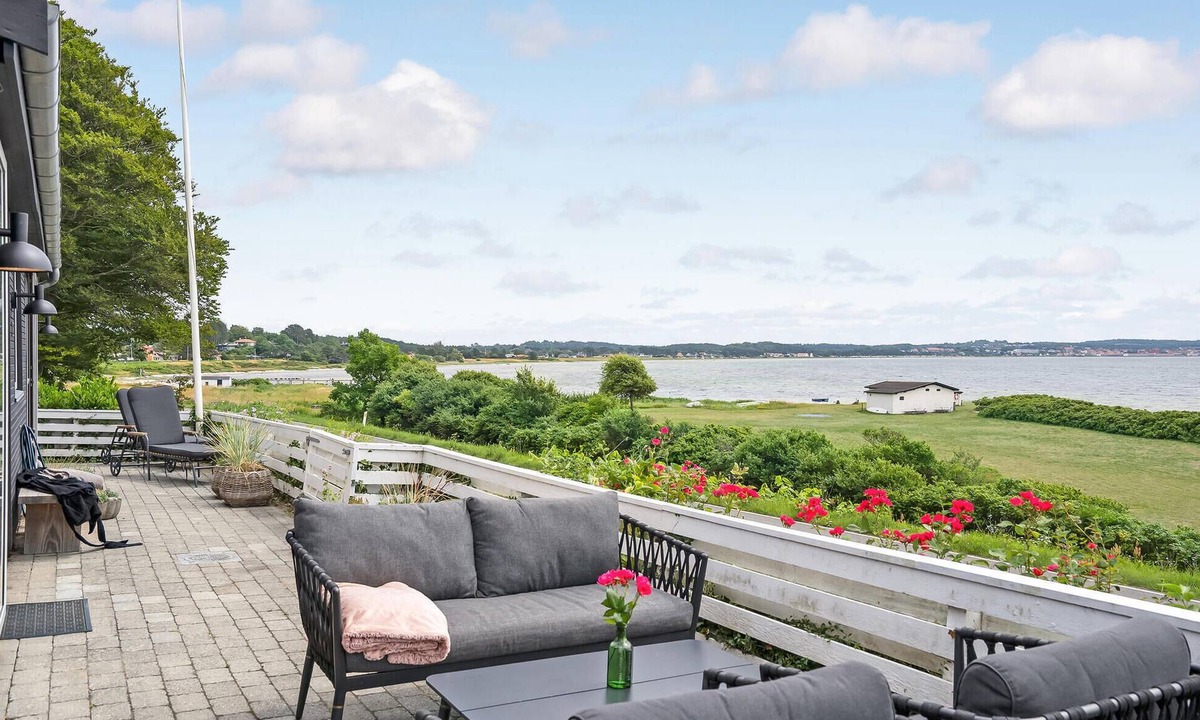 Egsmark Strand House | Gorgeous home in Ebeltoft with kitchen