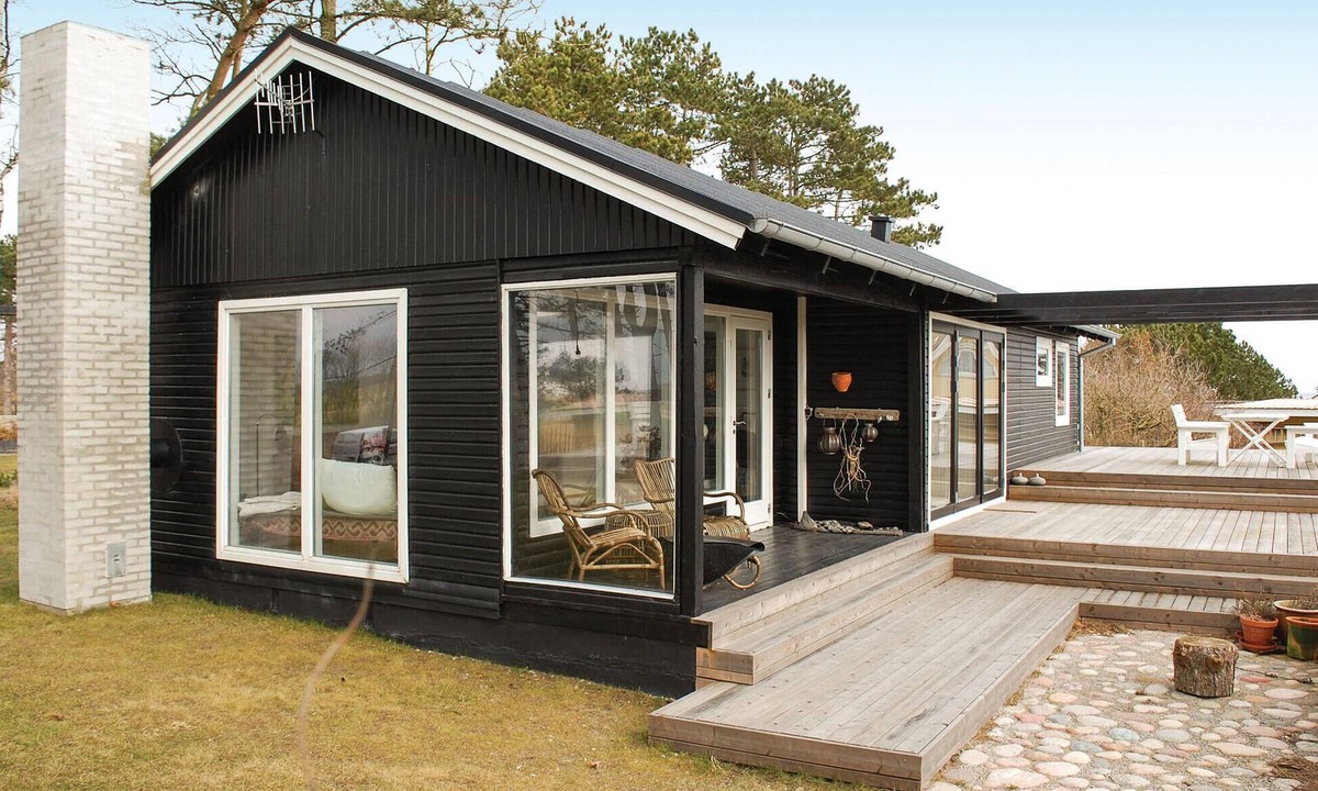 Ebeltoft House | Gorgeous home in Ebeltoft with kitchen