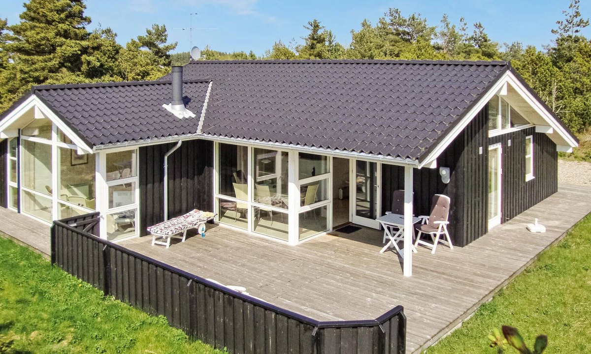 Torup Strand House | Gorgeous home in Fjerritslev with sauna