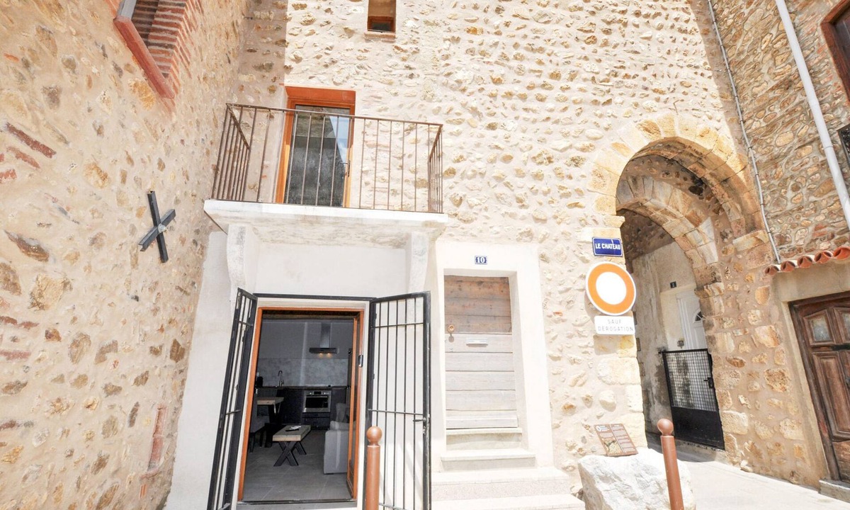 Montauriol House | Gorgeous home in Fourques with WiFi