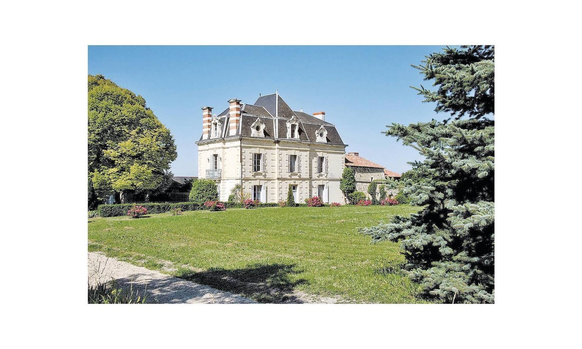 Mouterre-Silly House | Gorgeous home in Mouterre-Silly