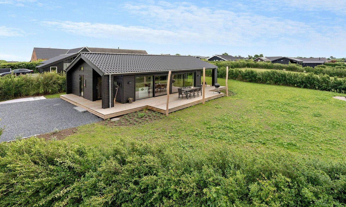 Frørup House | Gorgeous home in Frørup with kitchen