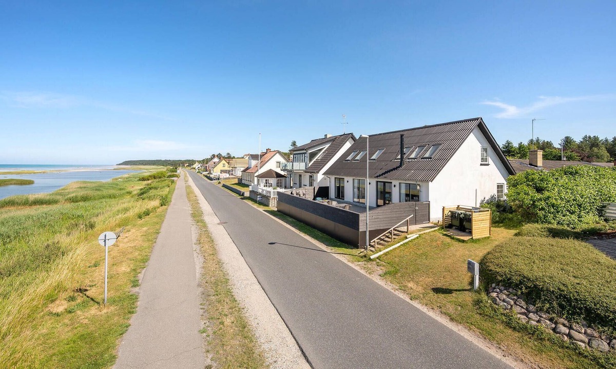 Bønnerup Strand House | Gorgeous home in Glesborg with WiFi