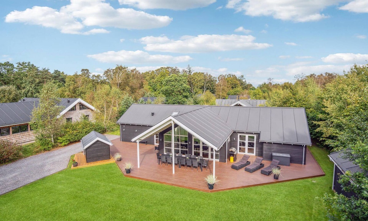 Grena Strand House | Gorgeous home in Grenaa with sauna