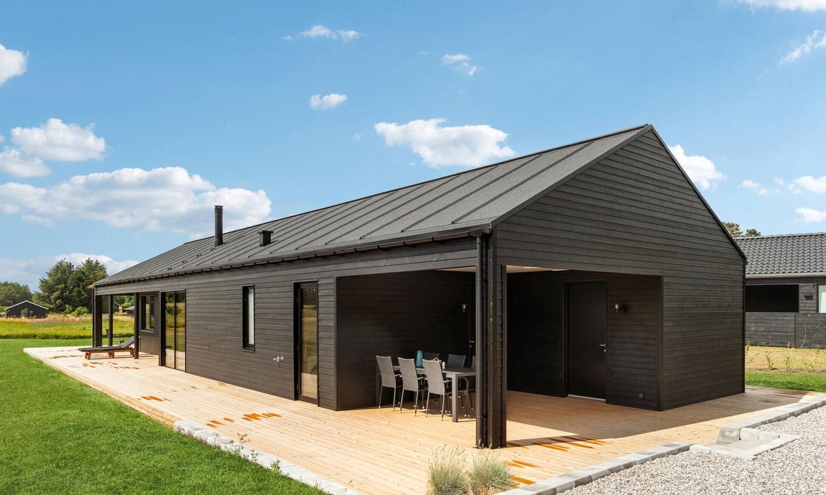 Grenaa House | Gorgeous home in Grenaa with kitchen