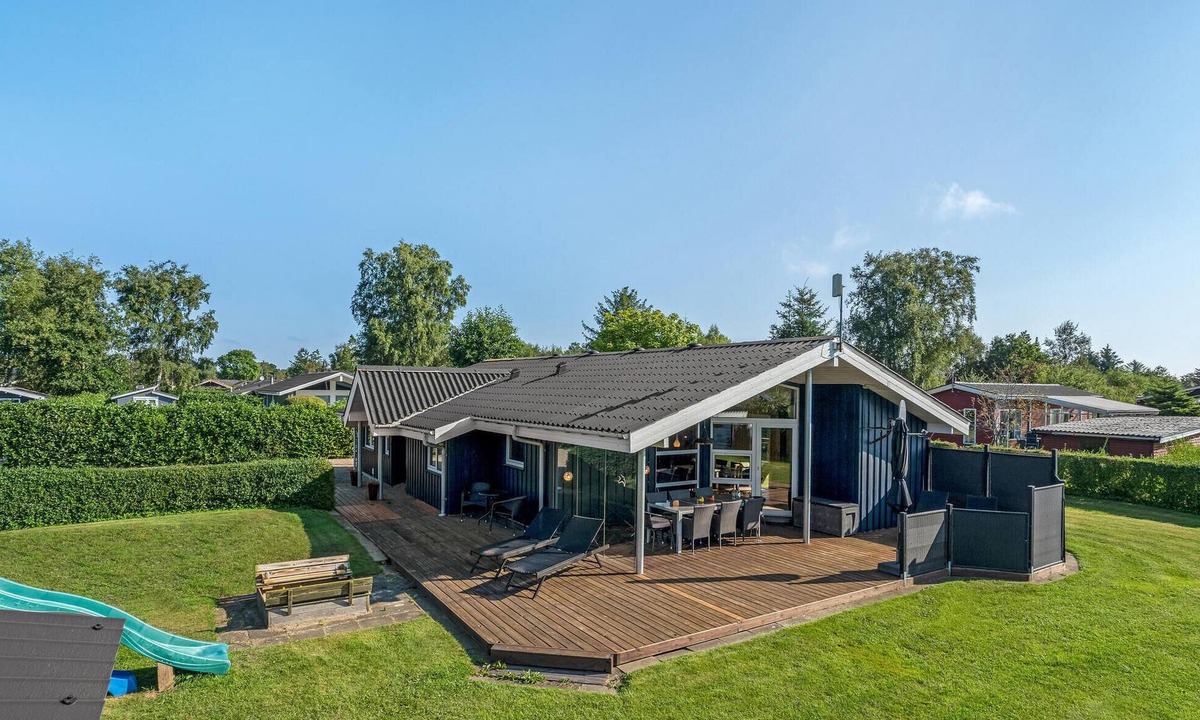 Nørre Hurup House | Gorgeous home in Hadsund with kitchen