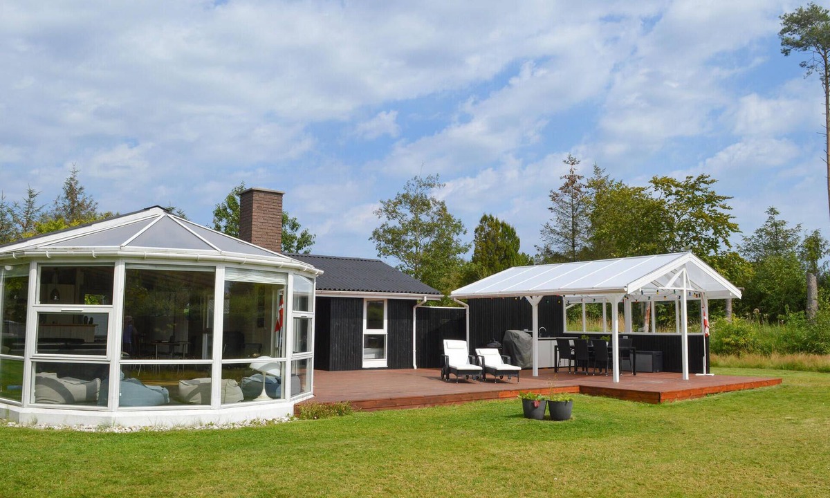 Hou House | Gorgeous home in Hals with sauna