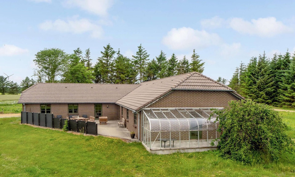 Hanstholm House | Gorgeous home in Hanstholm with kitchen