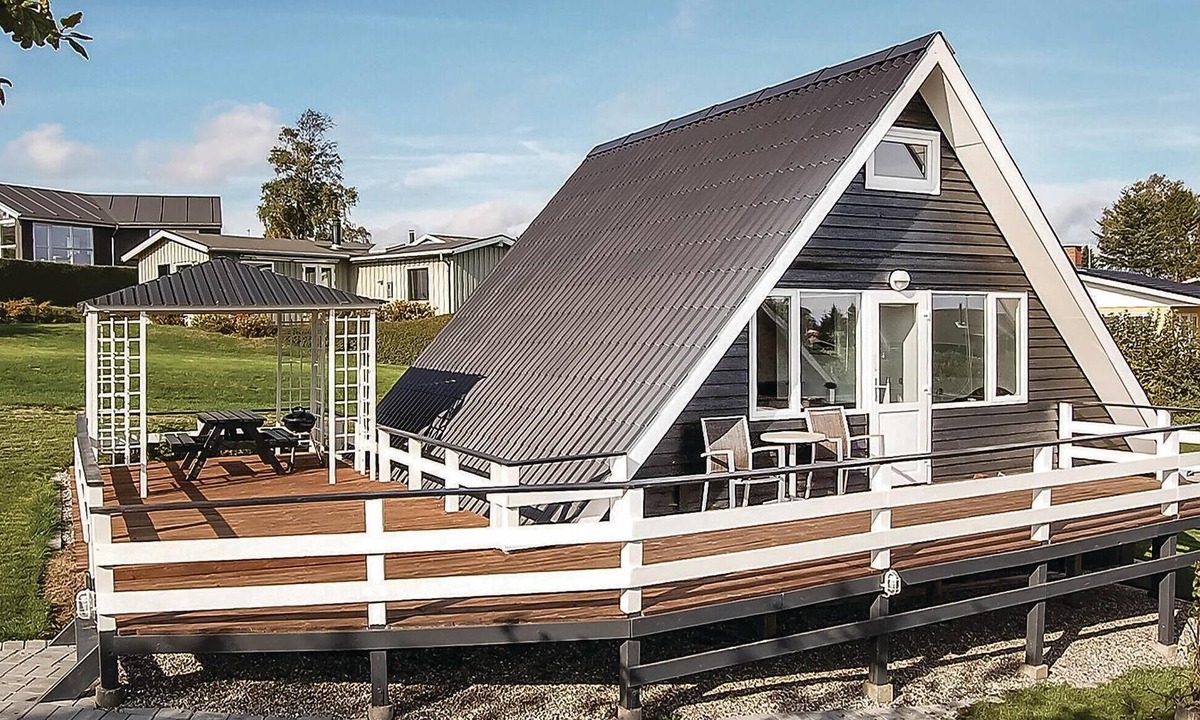 Hejlsminde Strand House | Gorgeous home in Hejls with WiFi