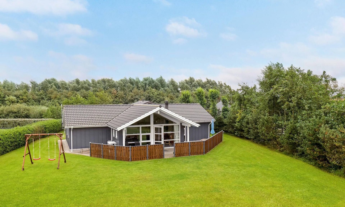 Bork Havn House | Gorgeous home in Hemmet with kitchen