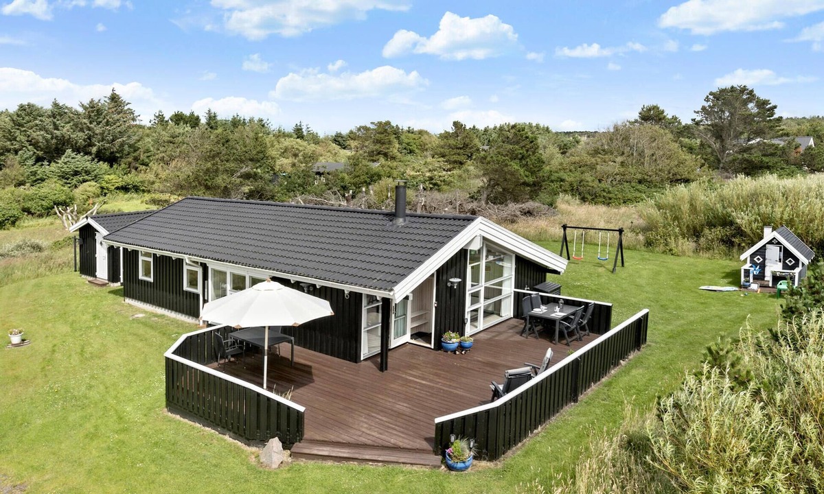 Hirtshals House | Gorgeous home in Hirtshals with sauna