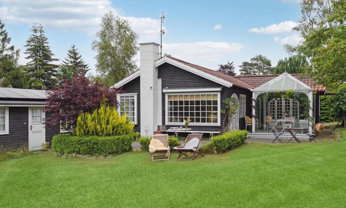 Hornbaek House | Gorgeous home in Hornbæk with kitchen