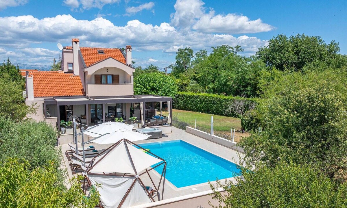 Zemunik Donji House | Gorgeous home in Donji Zemunik with sauna
