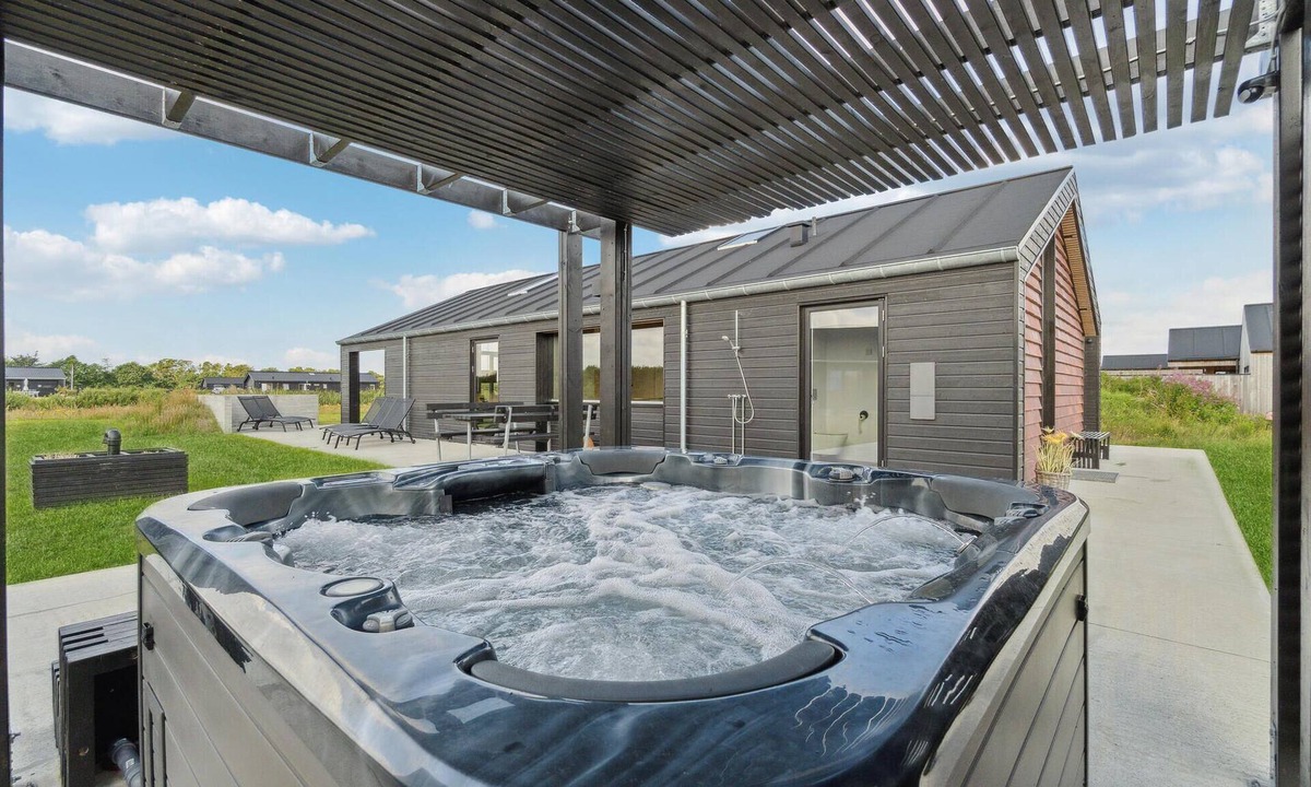 Bratten Strand House | Gorgeous home in Jerup with WiFi