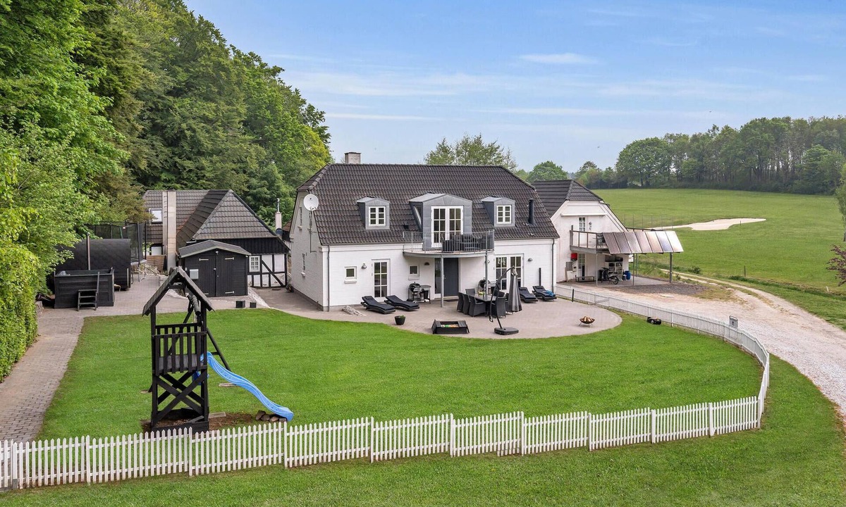 Juelsminde House | Gorgeous home in Juelsminde with sauna
