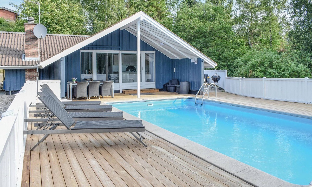 Knebel House | Gorgeous home in Knebel with sauna