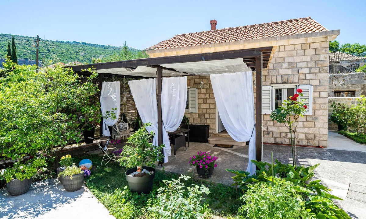 Komolac House | Gorgeous home in Komolac with WiFi
