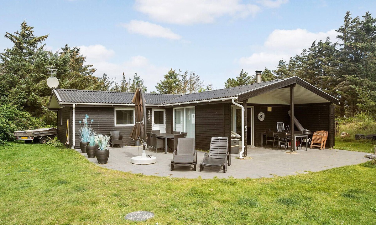Nr. Lyngby Strand House | Gorgeous home in Løkken with sauna
