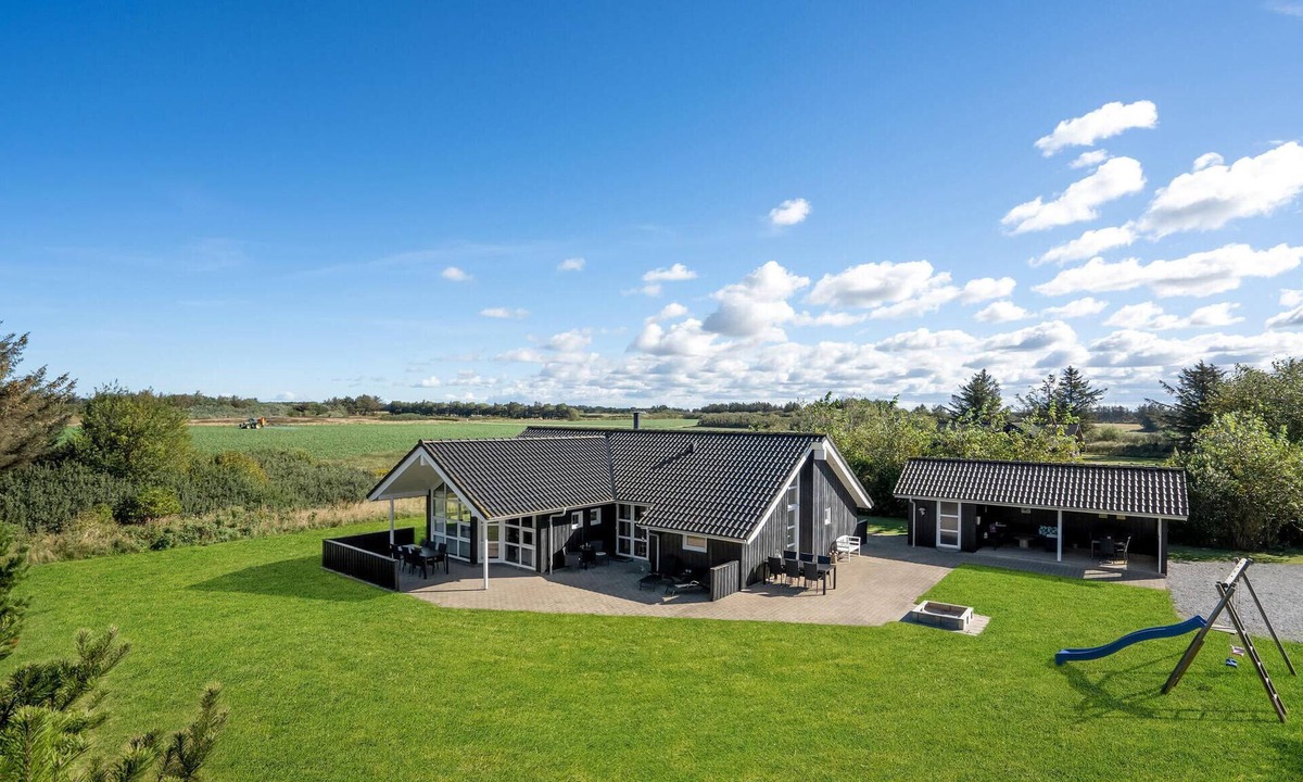 Nr. Lyngby House | Gorgeous home in Løkken with sauna