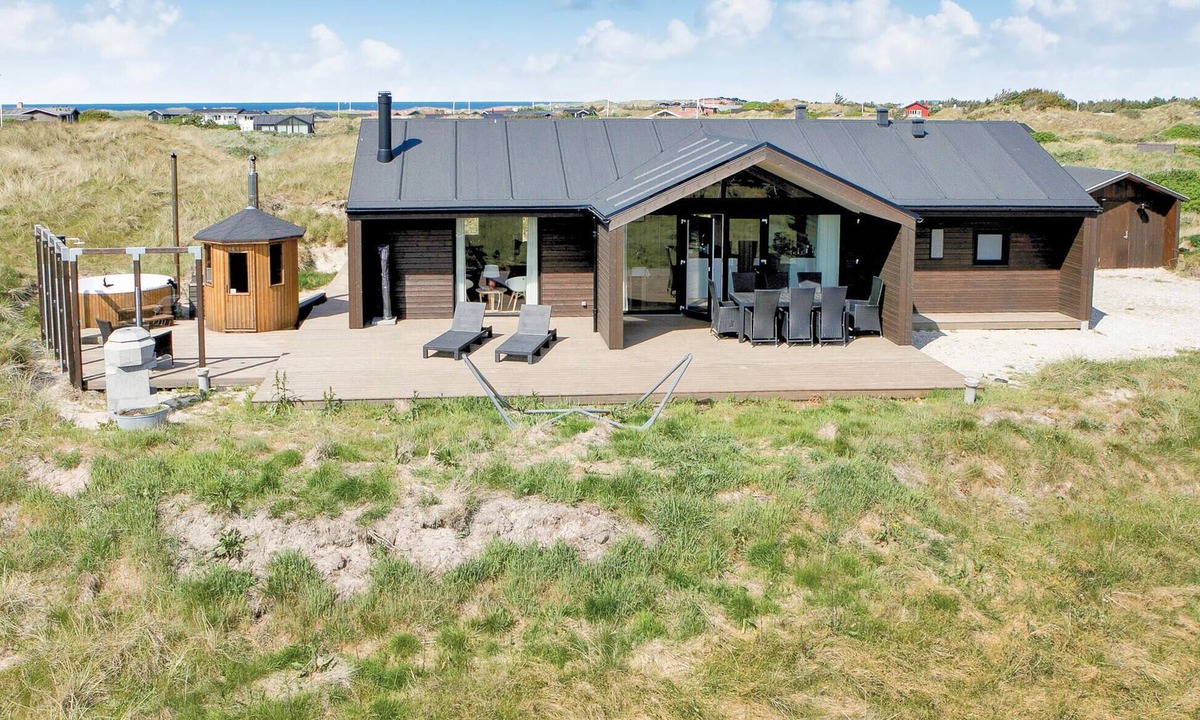 Grønhøj House | Gorgeous home in Løkken with WiFi