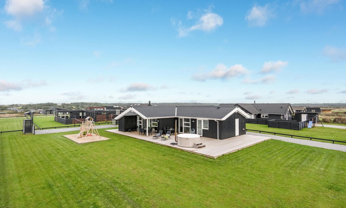 Nr. Lyngby House | Gorgeous home in Løkken with sauna