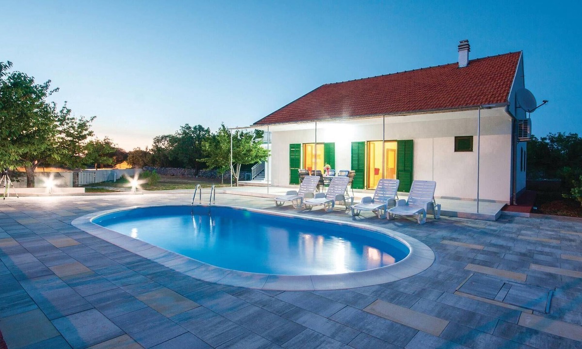 Gradina House | Gorgeous home in Lozovac