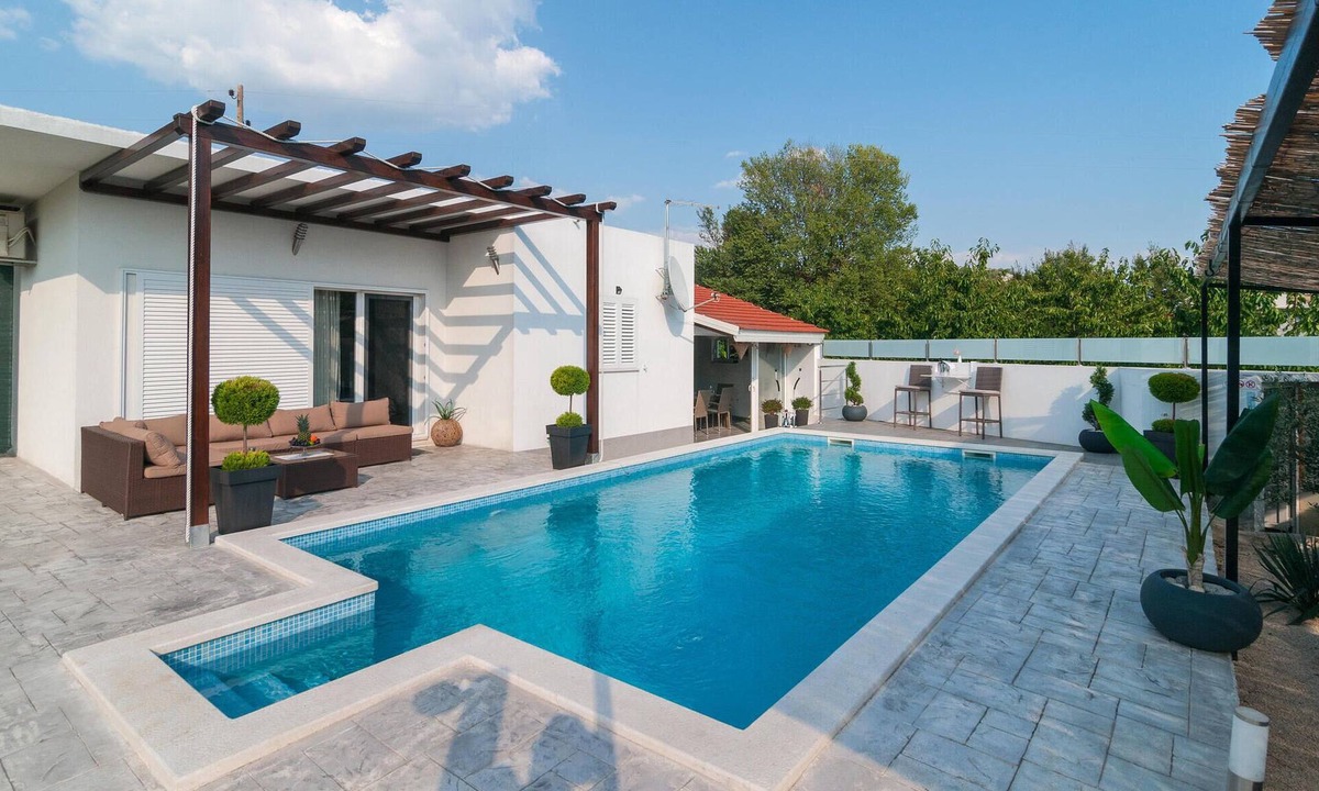 Neoric House | Gorgeous home in Neoric