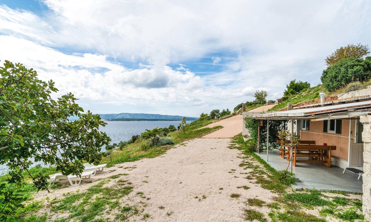 Murvica House | Gorgeous home in Nerezisca with WiFi