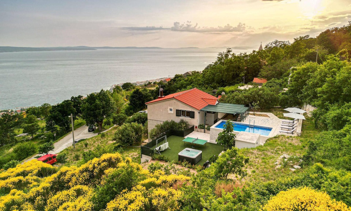 Dugi Rat House | Gorgeous home in Omis