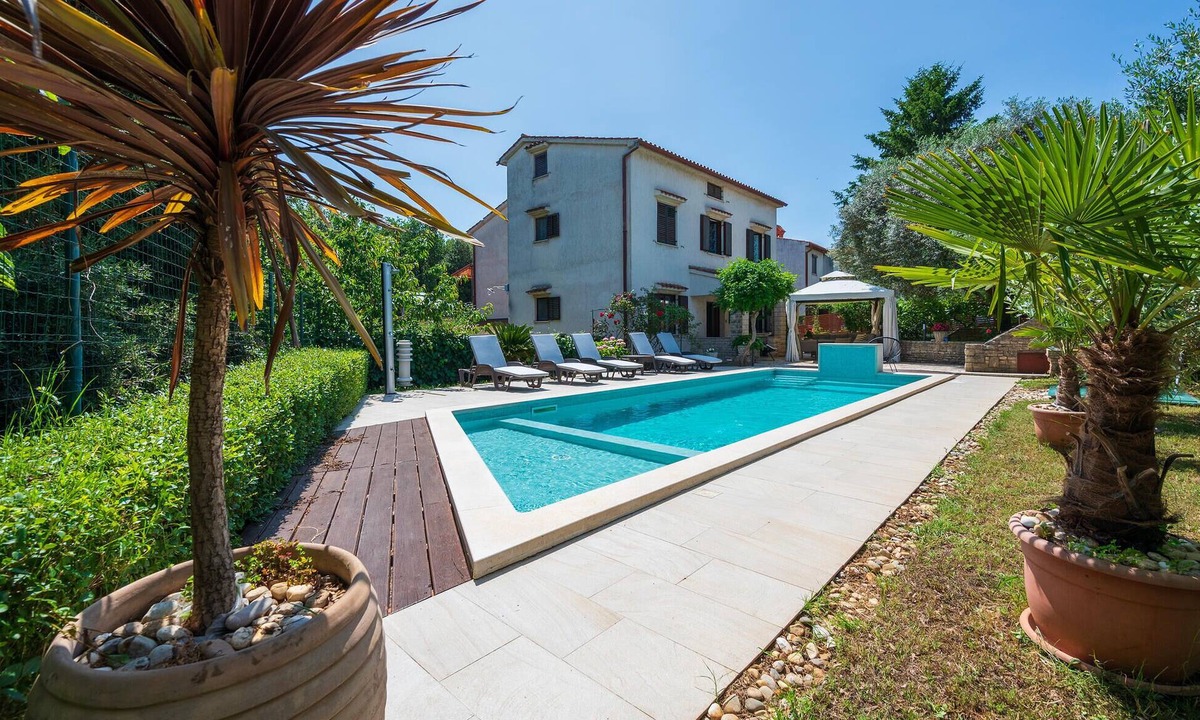 Pula House | Gorgeous home in Pula