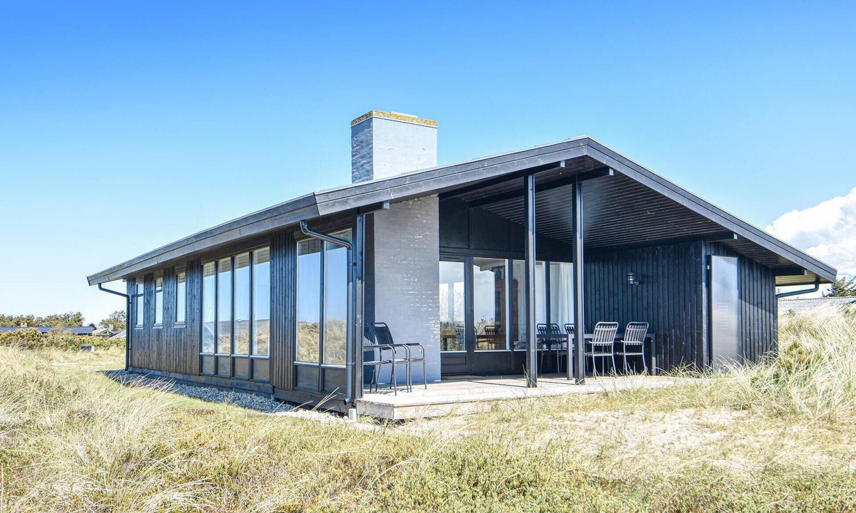 Klegod Strand House | Gorgeous home in Ringkøbing with WiFi