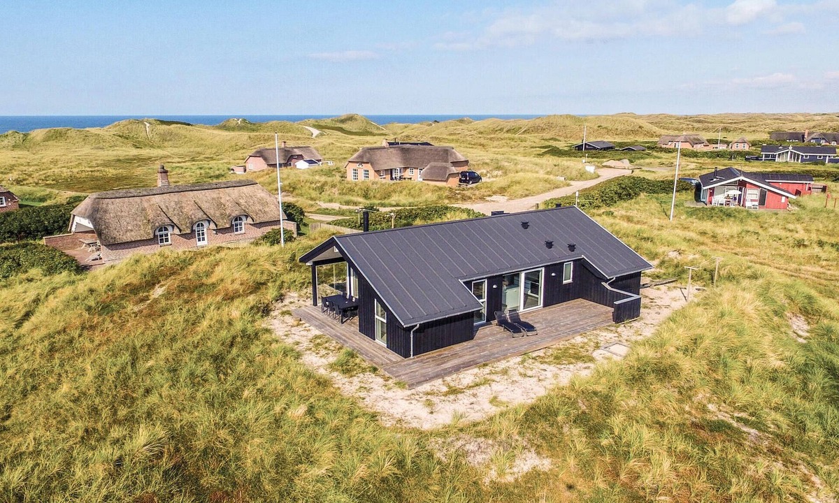 Klegod Strand House | Gorgeous home in Ringkøbing with sauna
