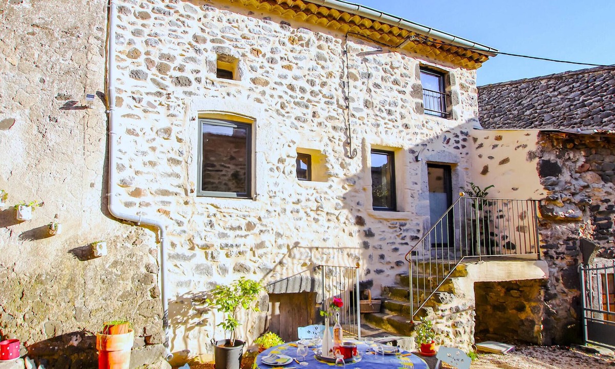 Rochessauve House | Gorgeous home in Rochessauve with WiFi