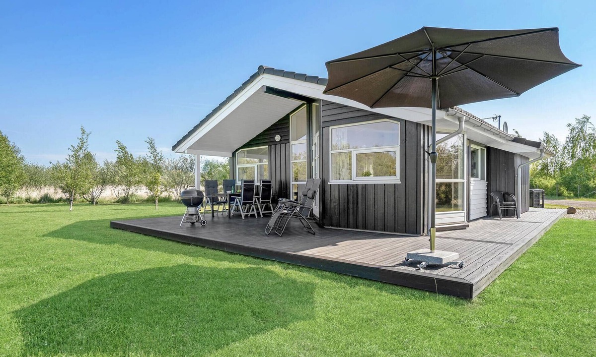 Kramnitse House | Gorgeous home in Rødby with kitchen