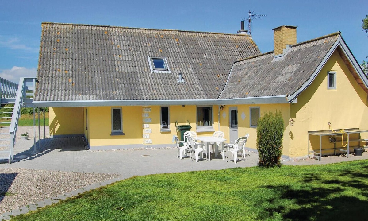 Spodsbjerg House | Gorgeous home in Rudkøbing with WiFi