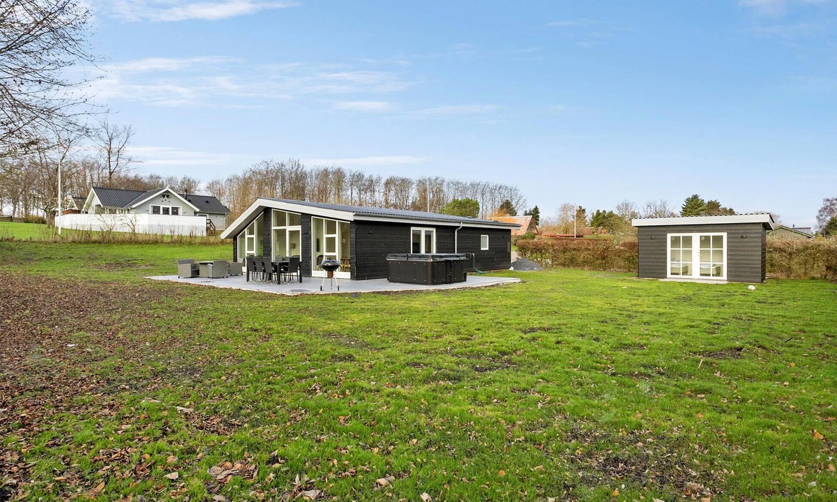 Spodsbjerg House | Gorgeous home in Rudkøbing with WiFi