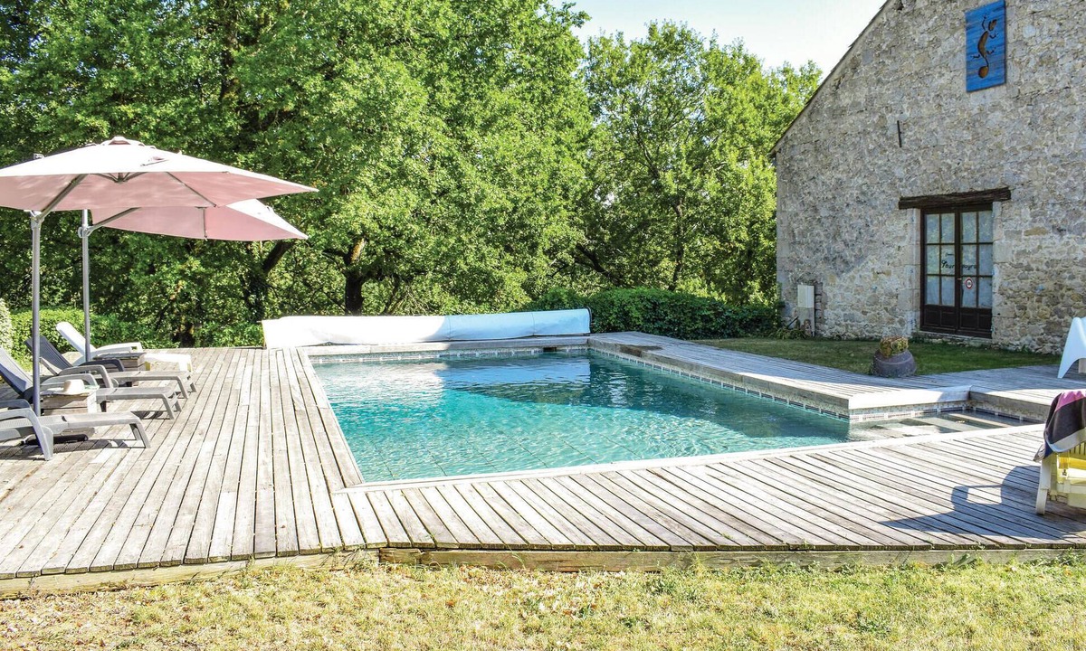 Sembas House | Gorgeous home in Sembas with swimming pool