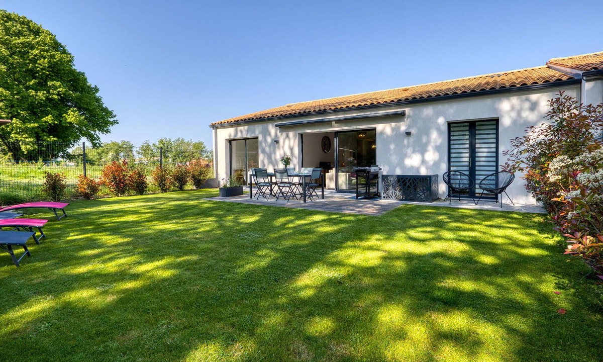 Semussac House | Gorgeous home in Semussac with WiFi