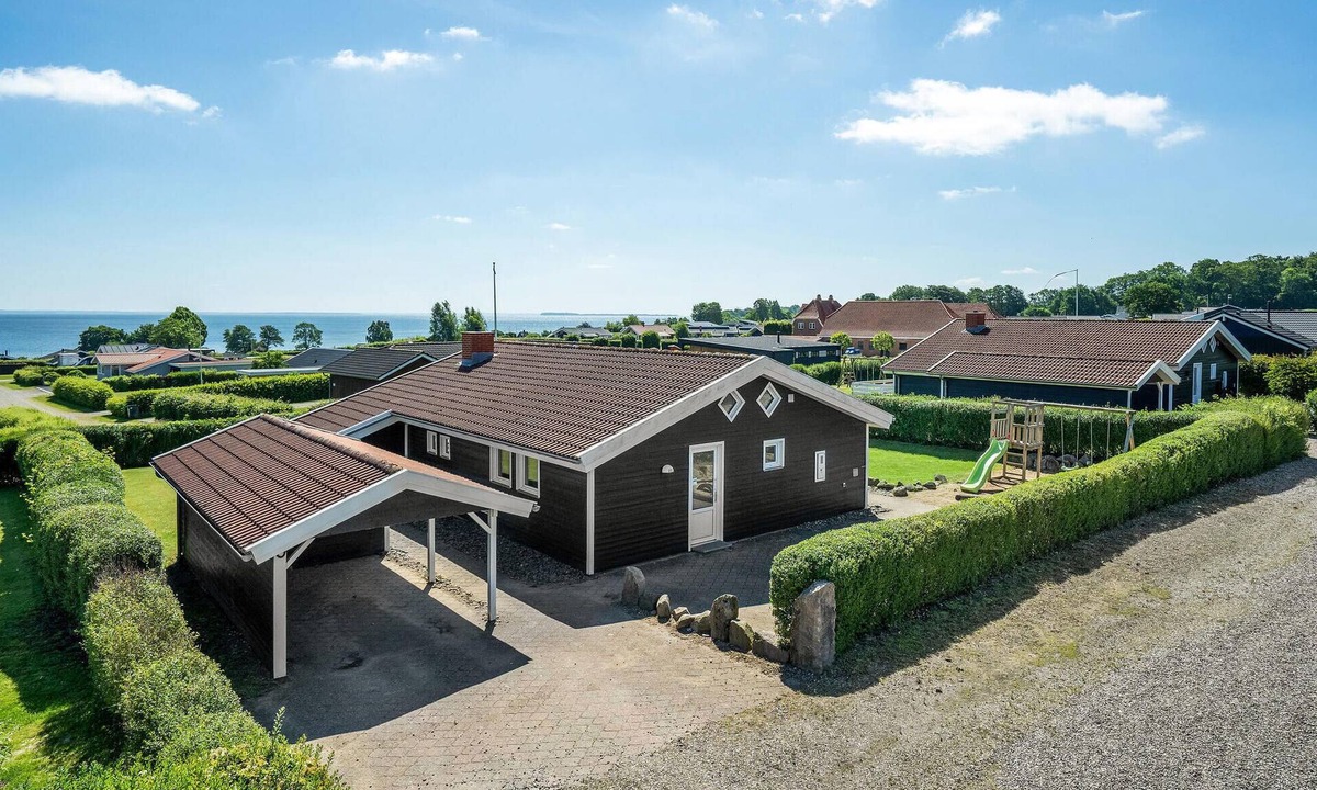Grønninghoved Strand House | Gorgeous home in Sjølund with WiFi